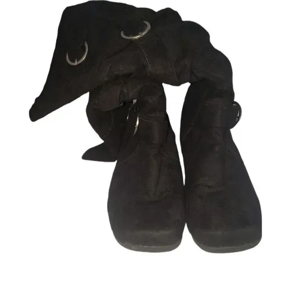 Boots - Picture 5 of 6